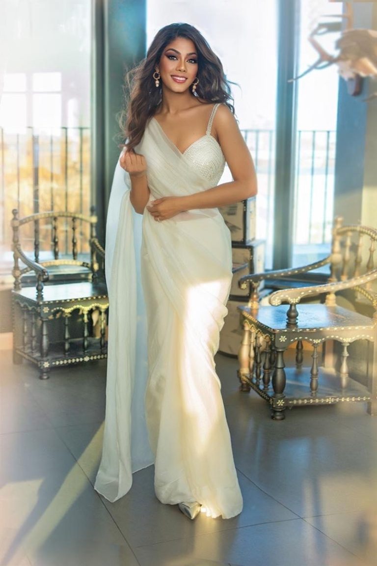 Deepika Indian escort in Bayswater